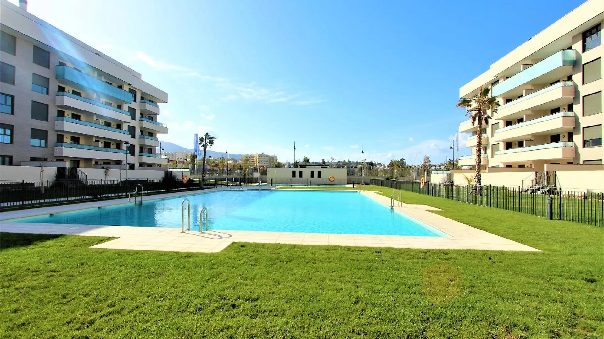 טורמולינוס Los Alamos Playa, Piscina, Parking Y Padel